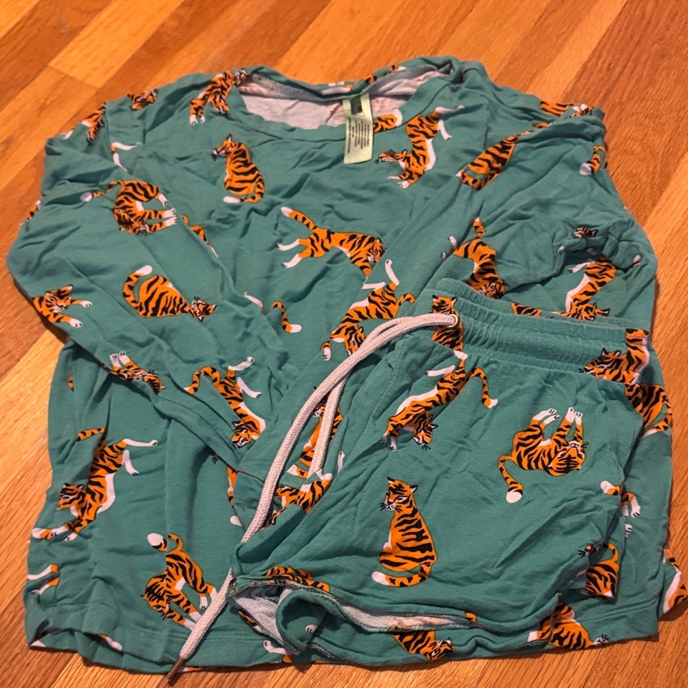 Worn Once Honeydew Intimates Teal Tiger Print Pajama Set